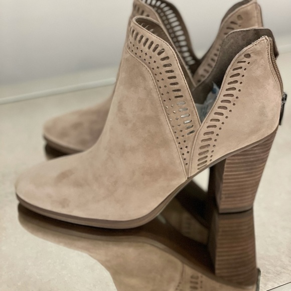 Vince Camuto Fileana split shaft booties - Picture 5 of 7